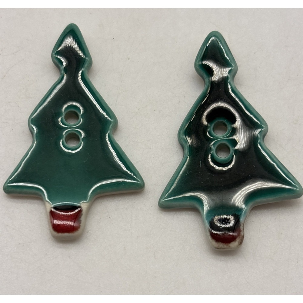 2 VTG Ceramic Buttons Green Christmas Tree 2 Hole